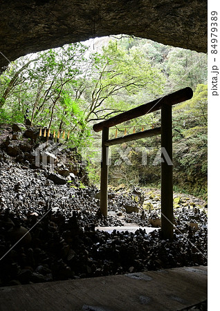 神話で天照大神が岩にかくれたと言い伝えられる天岩戸神社 神話で天照大神が岩にかくれたと言い伝えられる天岩戸神社 84979389