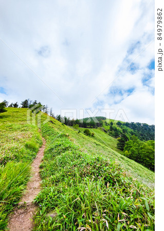 信州ビーナスライン・茶臼山登山（扉峠コース） 84979862