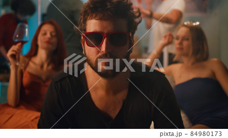 Guy smoking hookah near girlfriends Guy smoking hookah near girlfriends 84980173
