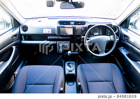 自動車の車内 自動車の車内 84981639