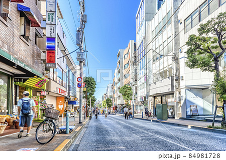 東京世田谷の都市風景 三軒茶屋・茶沢通り 東京世田谷の都市風景 三軒茶屋・茶沢通り 84981728