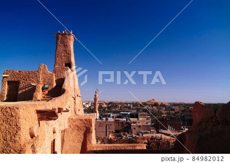 Panorama of old city Shali and mountain Dakrour, Siwa oasis, Egypt 84982012