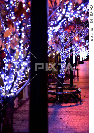 街灯のクリスマスイルミネーションの写真素材 [84982032] - PIXTA