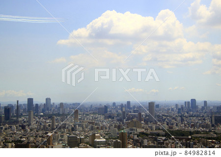 2021年7月23日：東京都内を飛行するブルーインパルス 84982814
