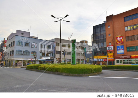 冬の久米川駅前 84983015
