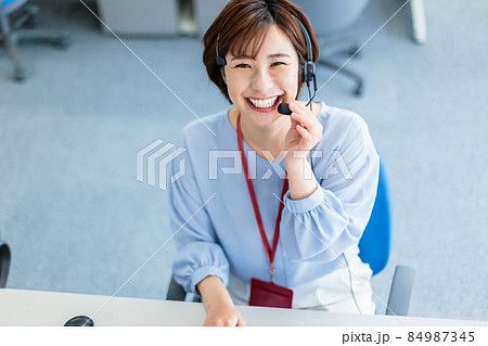 テレホンオペレーター ビジネスシーン テレホンオペレーター ビジネスシーン 84987345