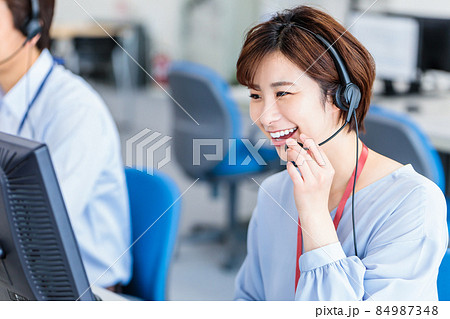 テレホンオペレーター ビジネスシーン テレホンオペレーター ビジネスシーン 84987348