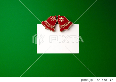 Blank paper and gingerbread Christmas cookie top view Blank paper and gingerbread Christmas cookie top view 84990137