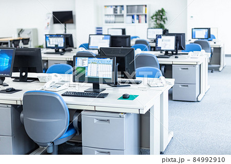 無人のオフィス内観 無人のオフィス内観 84992910