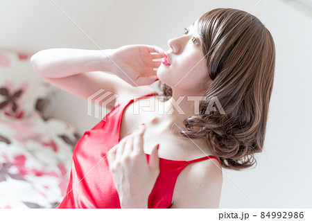若い女性 84992986