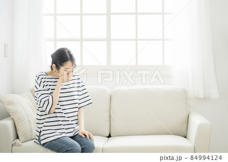 妊娠中に体調不良になる女性（吐き気） 84994124