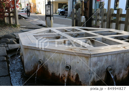 湧水に恵まれた松本市を代表する源智の井戸 84994827