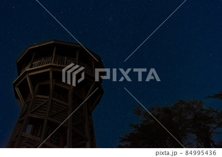 高台と満点の星空 高台と満点の星空 84995436