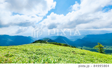 信州ビーナスライン・茶臼山登山 山頂の風景 信州ビーナスライン・茶臼山登山 山頂の風景 84995864