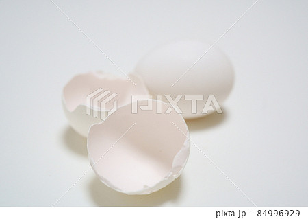 卵の殻と鶏卵 卵の殻と鶏卵 84996929