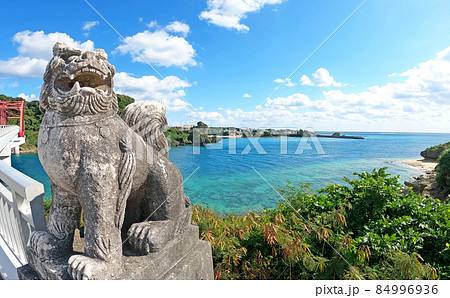 沖縄 海とシーサー 青空 沖縄 海とシーサー 青空 84996936