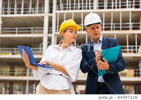 Man and woman engineers planning project of new building 84997326