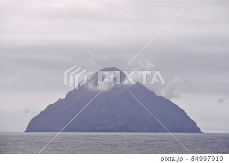 地球最後の秘境 小笠原諸島の南硫黄島 海底火山福徳岡ノ場が近海 地球最後の秘境 小笠原諸島の南硫黄島 海底火山福徳岡ノ場が近海 84997910