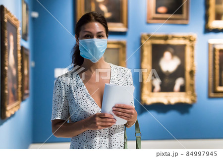 woman admiring art work in museum woman admiring art work in museum 84997945