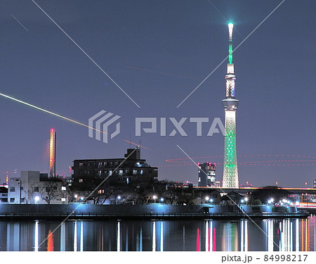 大火球とシャンパンツリー 84998217