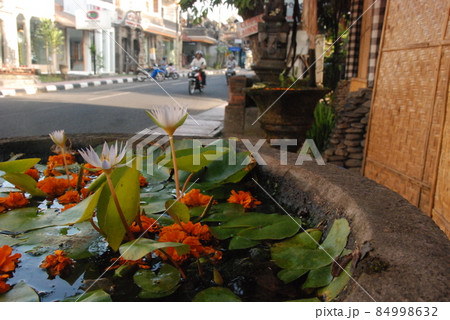 花と街角(ウブド/バリ島・インドネシア) 花と街角(ウブド/バリ島・インドネシア) 84998632