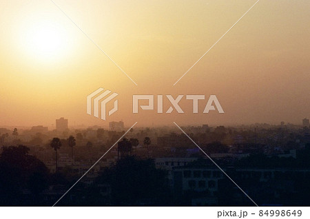 日没･霞ゆく街並み〜1997年2月（パトナ／インド） 84998649
