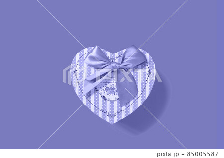 Valentine's day concept with heart gift box, minimal layout. Very peri background. Very peri colour 2022. Top view flat lay with copy space. 85005587