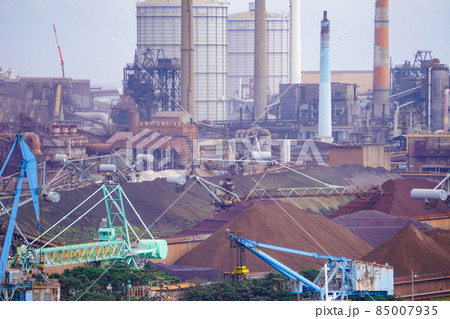 港公園の展望塔から鹿島臨海工業地帯の銑鋼一貫製鉄所を俯瞰（茨城県神栖市） 85007935