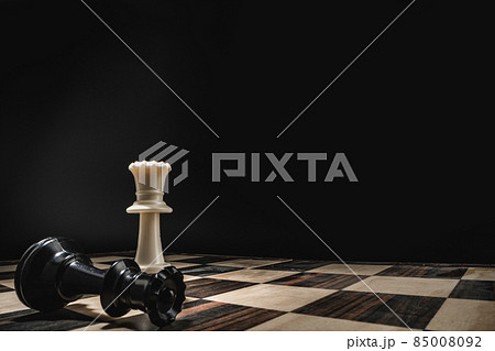 Chess board with figures on dark background 85008092