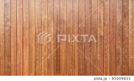 木目のある薄茶色の板を縦に並べた木塀の横長の背景画像 木目のある薄茶色の板を縦に並べた木塀の横長の背景画像 85009833
