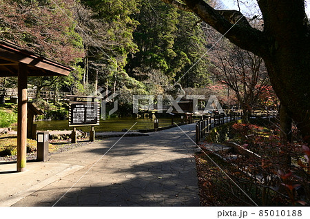 高千穂峡の遊歩道先にある休憩所 85010188