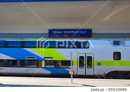 ウィーン西駅で途中下車 ウィーン西駅で途中下車 85010989