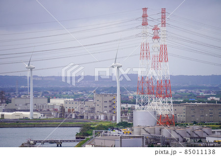 鹿島臨海工業地帯に張り巡らされた送電塔（茨城県神栖市） 85011138