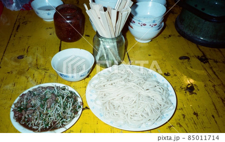 ウイグルの麺料理「ラグマン」〜1991年3月（新疆ウイグル自治区･トルファン／中華人民共和国） 85011714