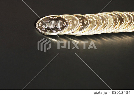 令和三年発行 新500円硬貨と旧500円硬貨 令和三年発行 新500円硬貨と旧500円硬貨 85012484