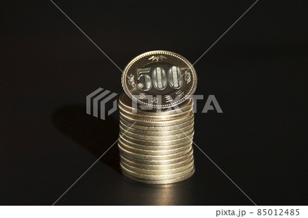 令和三年発行 新500円硬貨と旧500円硬貨 令和三年発行 新500円硬貨と旧500円硬貨 85012485