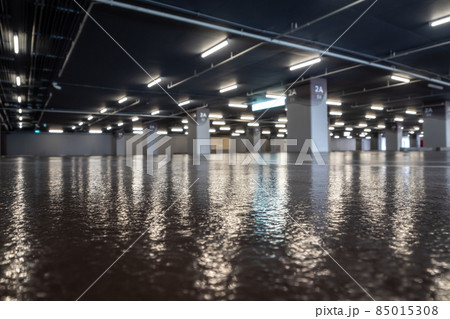 Clean and glossy flooring of the Parking lot in the parking building 85015308