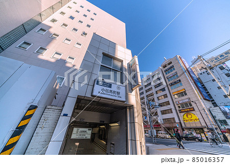 日本の東京都市景観　東京メトロ　小伝馬町駅（出入口）などを望む 85016357