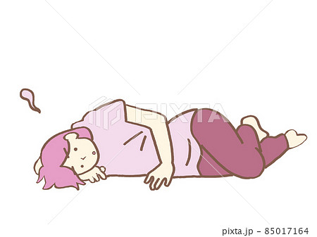うつ病　意欲がわかずに横たわる女性　シンプル 85017164