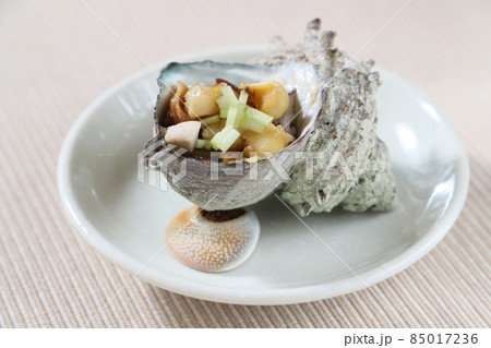サザエの壺焼き 85017236