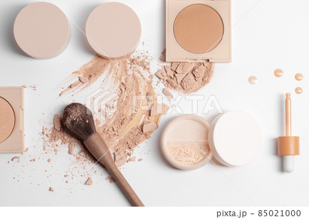Set with Crashed beige face finishing, bronzing and liquid serum powder, zero waste wood finishing powder brush isolated on white background 85021000