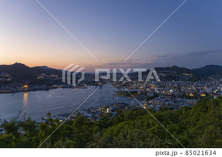 鍋冠山展望台から望む長崎の夕景 / Nagasaki, Japan 鍋冠山展望台から望む長崎の夕景 / Nagasaki, Japan 85021634