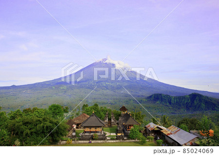 Pura Lempuyang temple with Mount Agung in Bali, Indonesia 85024069
