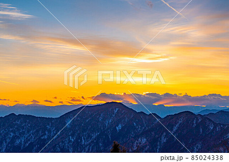 冬の雲取山の登山風景　日没【東京都】 85024338
