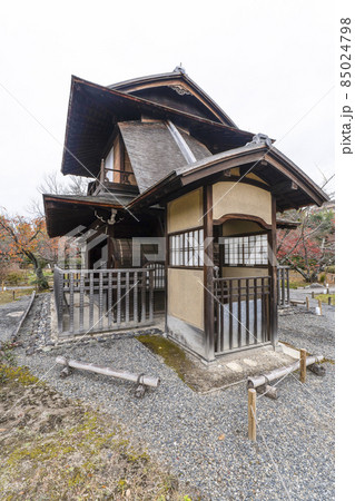 京都　晩秋の渉成園　傍花閣 85024798