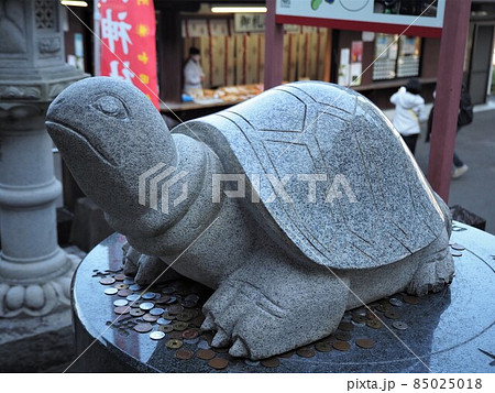 神社を参拝　イメージ 85025018