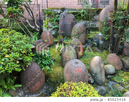 東京秋葉原・柳森神社の富士塚 東京秋葉原・柳森神社の富士塚 85025416