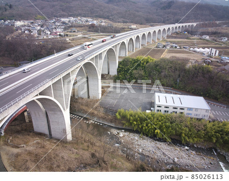 上信越自動車道 上田ローマン橋 長野県上田市(ドローンによる空撮) 上信越自動車道 上田ローマン橋 長野県上田市(ドローンによる空撮) 85026113