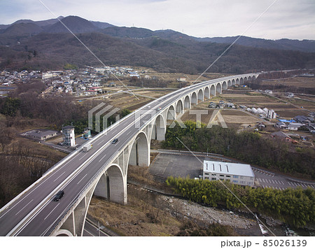上信越自動車道　上田ローマン橋　長野県上田市（ドローンによる空撮） 85026139