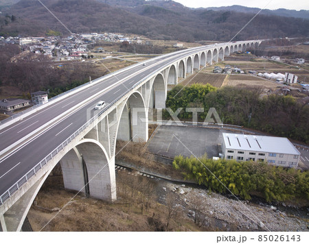 上信越自動車道 上田ローマン橋 長野県上田市(ドローンによる空撮) 上信越自動車道 上田ローマン橋 長野県上田市(ドローンによる空撮) 85026143